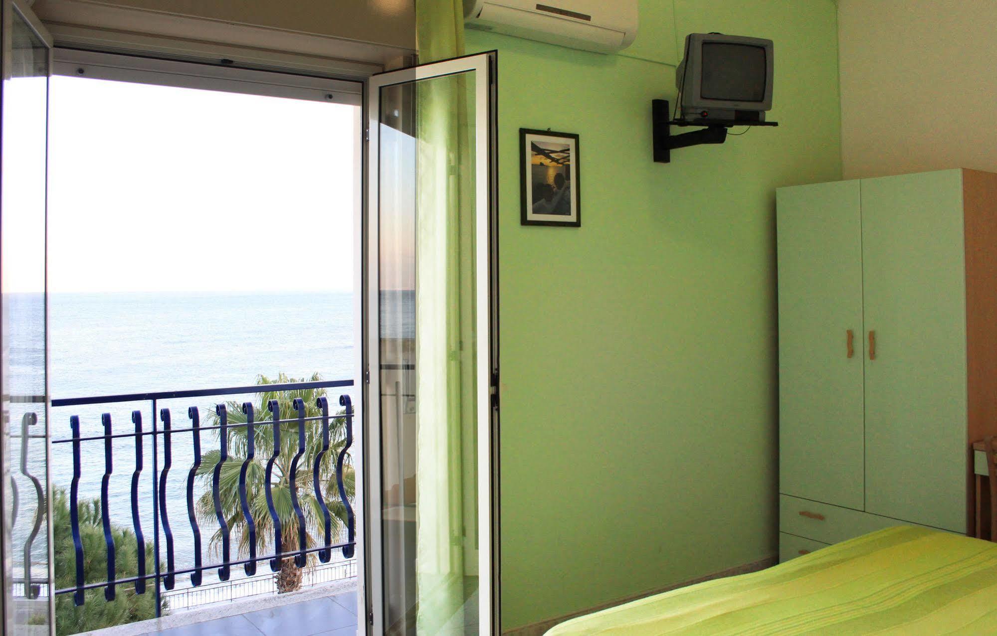 Hotel Pagano SantʼAlessio Siculo Exterior foto